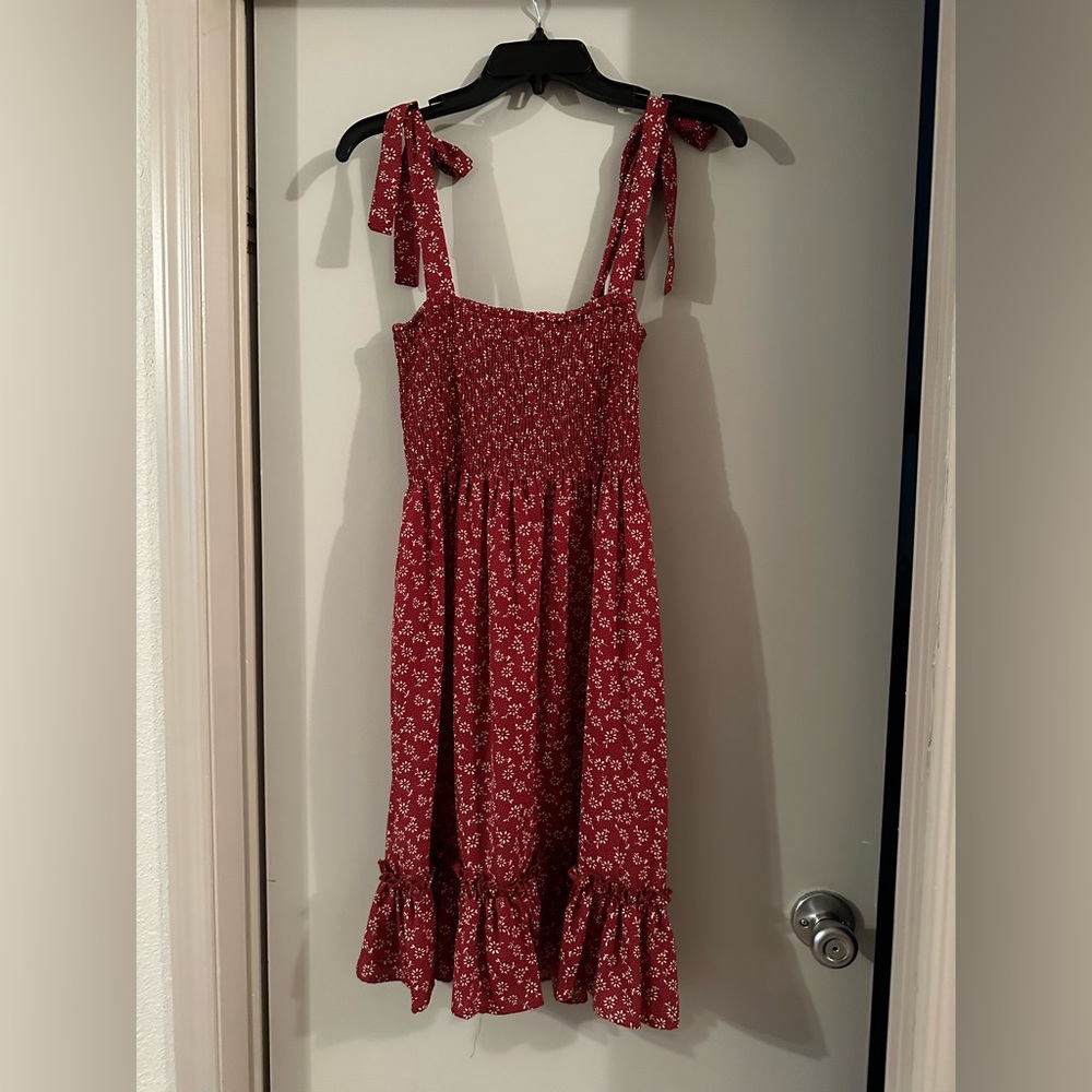 Shein Ditsy Shirred Tie Shoulder Cami Dress. Size Small